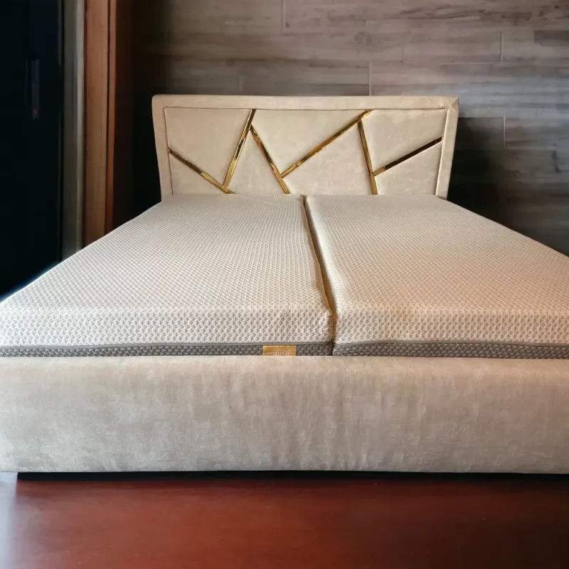 Čalúnené panely použité na čelo, pohľad na celú posteľ